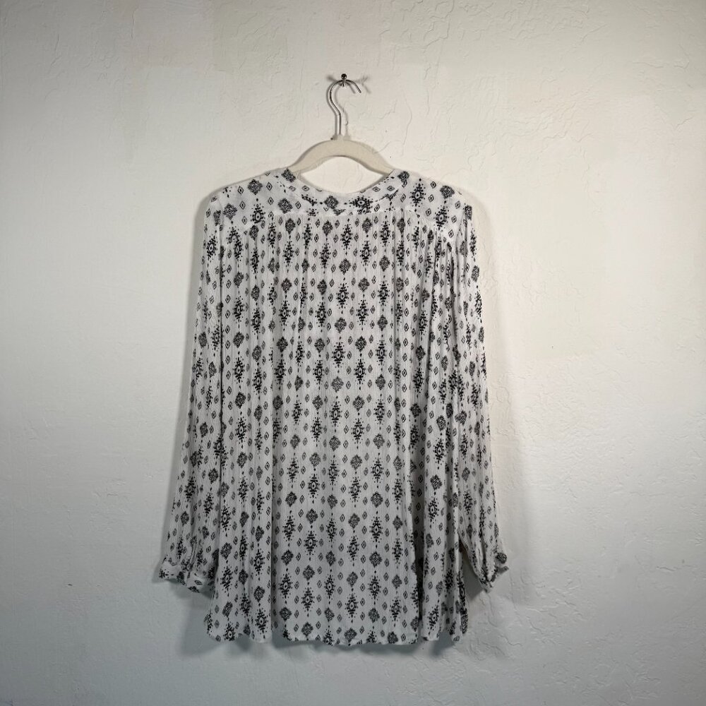 En Crème White Black Ikat Design Band Collar Hi-Low Hem Pocket Tunic Top Size M - Picture 2 of 10